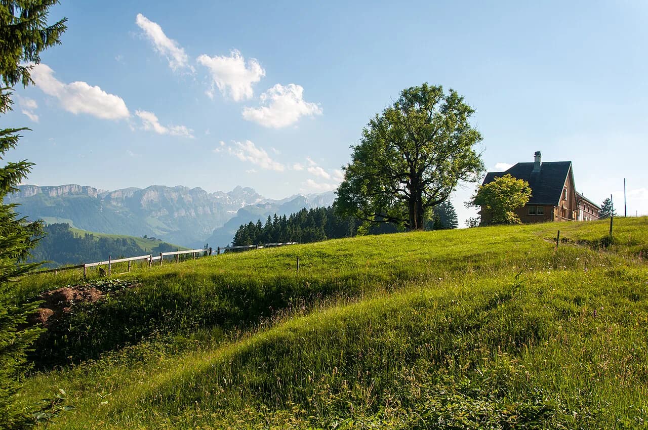 Appenzell Hiking: Alpstein Trails, Lakes and Ridge Hikes