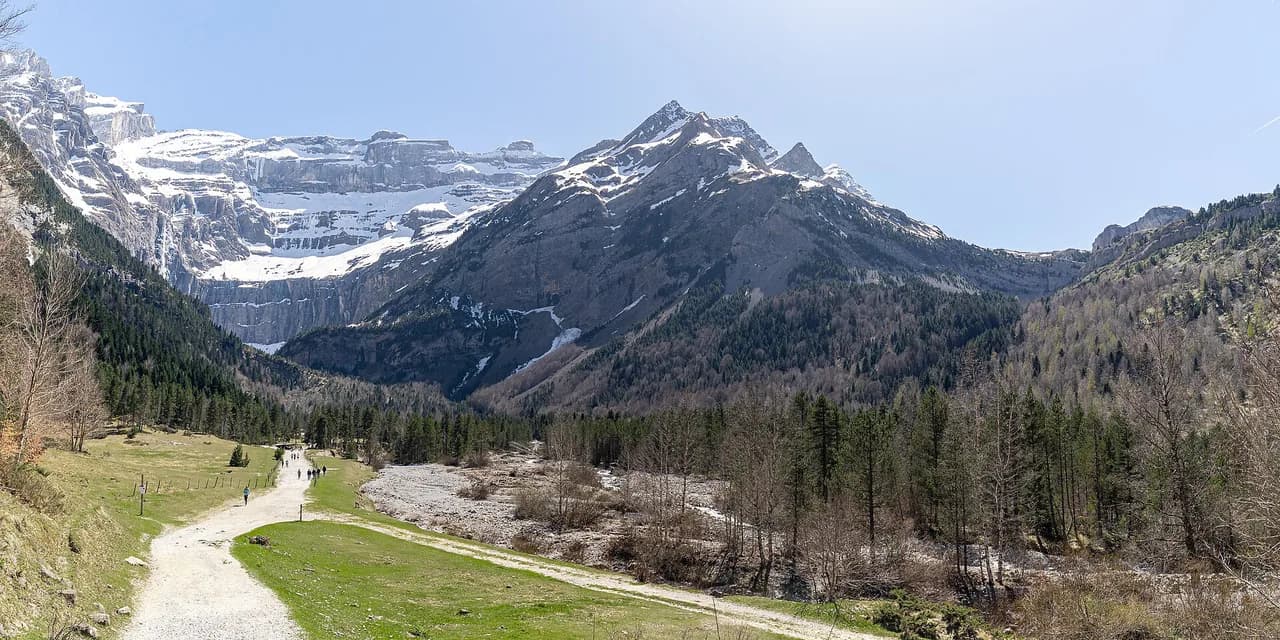 Carros de Foc: The Pyrenees Hut-to-Hut Loop Guide