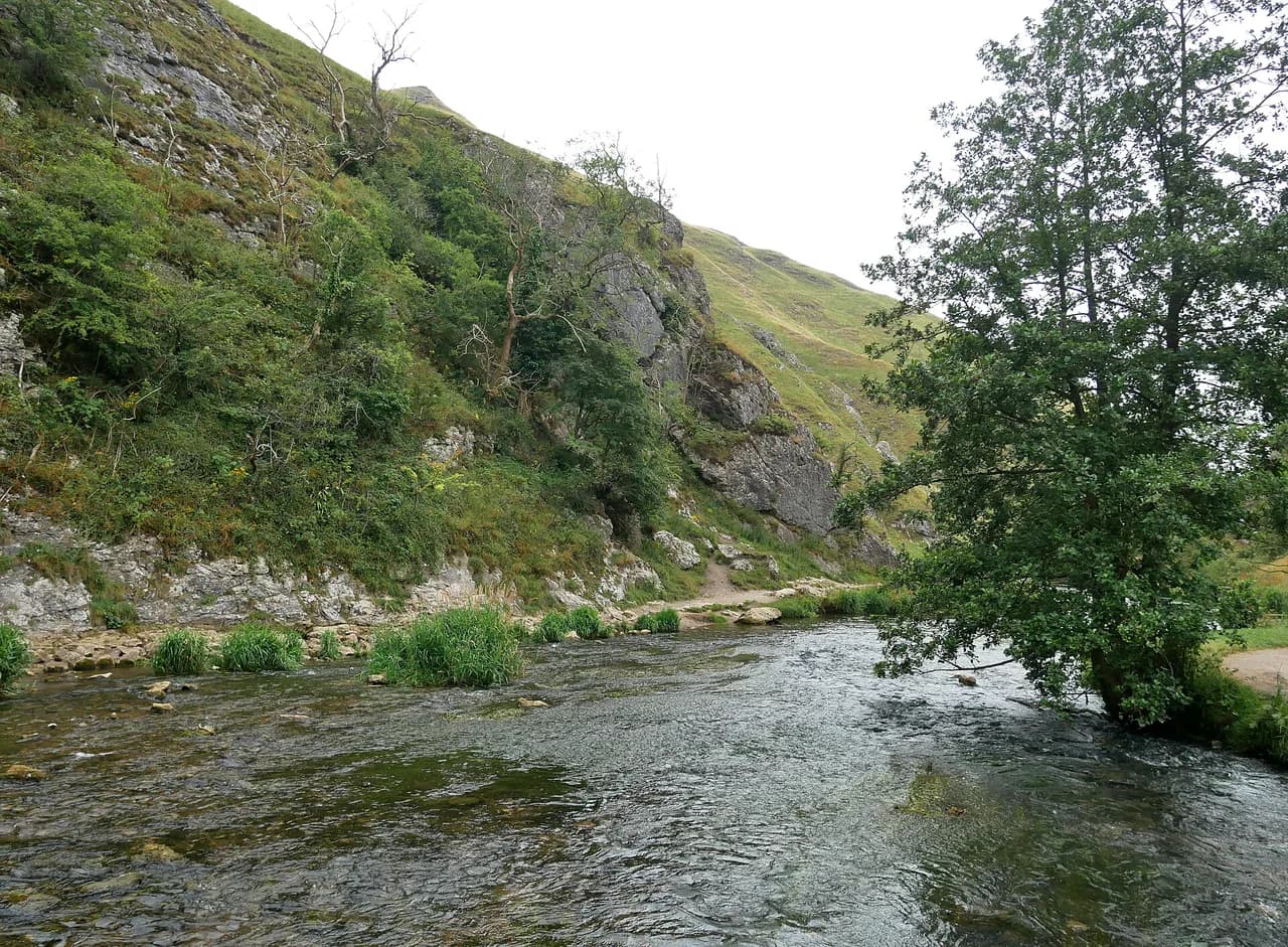 Dovedale Walk: Stepping Stones, Thorpe Cloud and Milldale Route