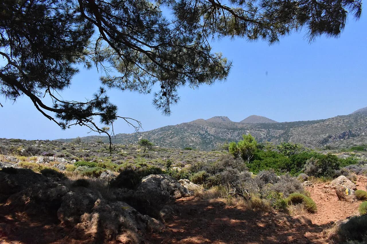E4 Crete: Hiking Trail Guide West to East Across Crete
