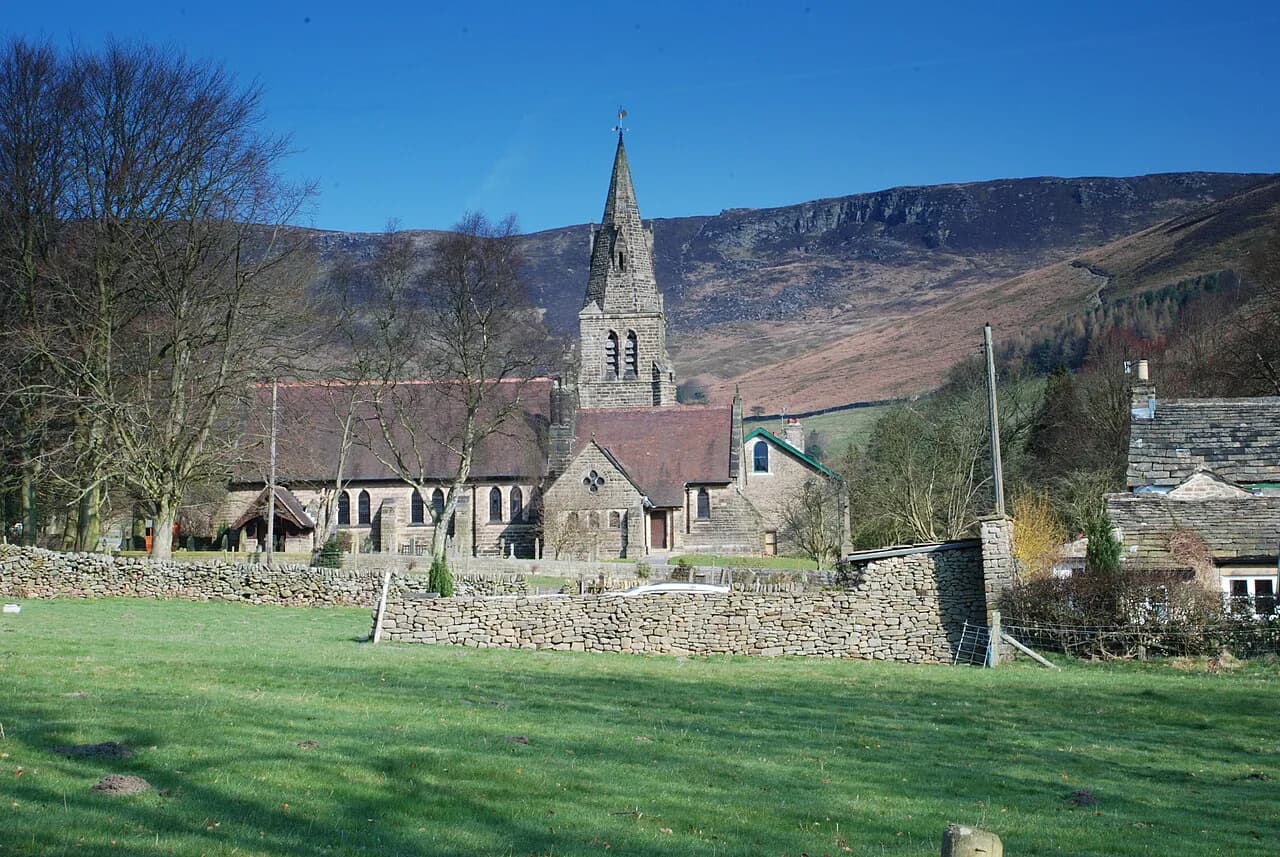 Edale Walks: Kinder Scout, Grindsbrook and Ridge Routes