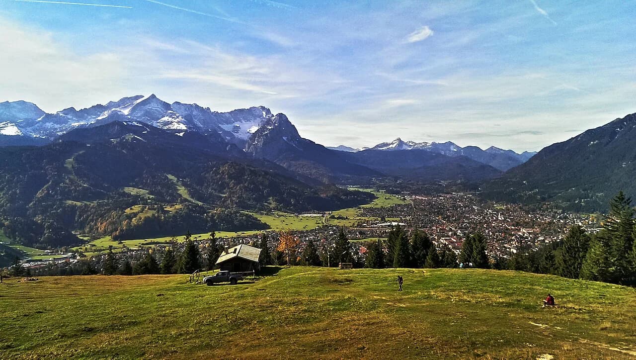 Hiking in Garmisch-Partenkirchen: Trails and Lift Guide
