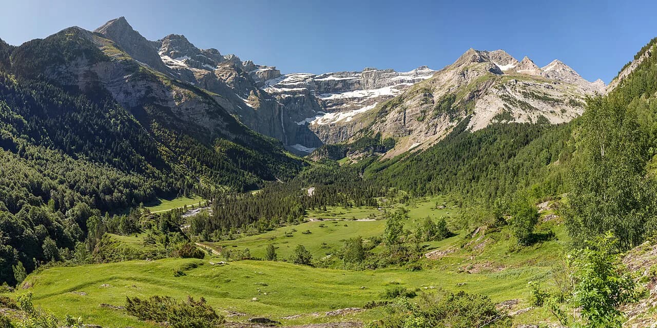 Haute Route Pyrénées (HRP): Stages, Huts and Logistics