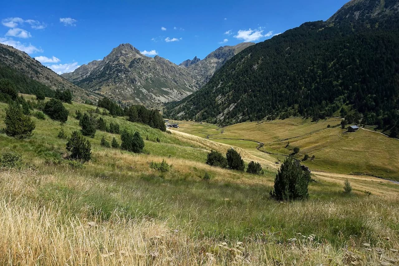 Hiking in Andorra: Best Trails by Valley, Difficulty and Season