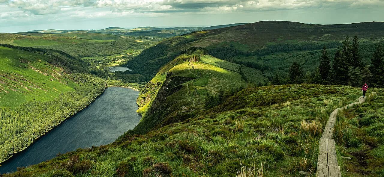 Ireland Hiking Tours: Guided vs Self-Guided Routes
