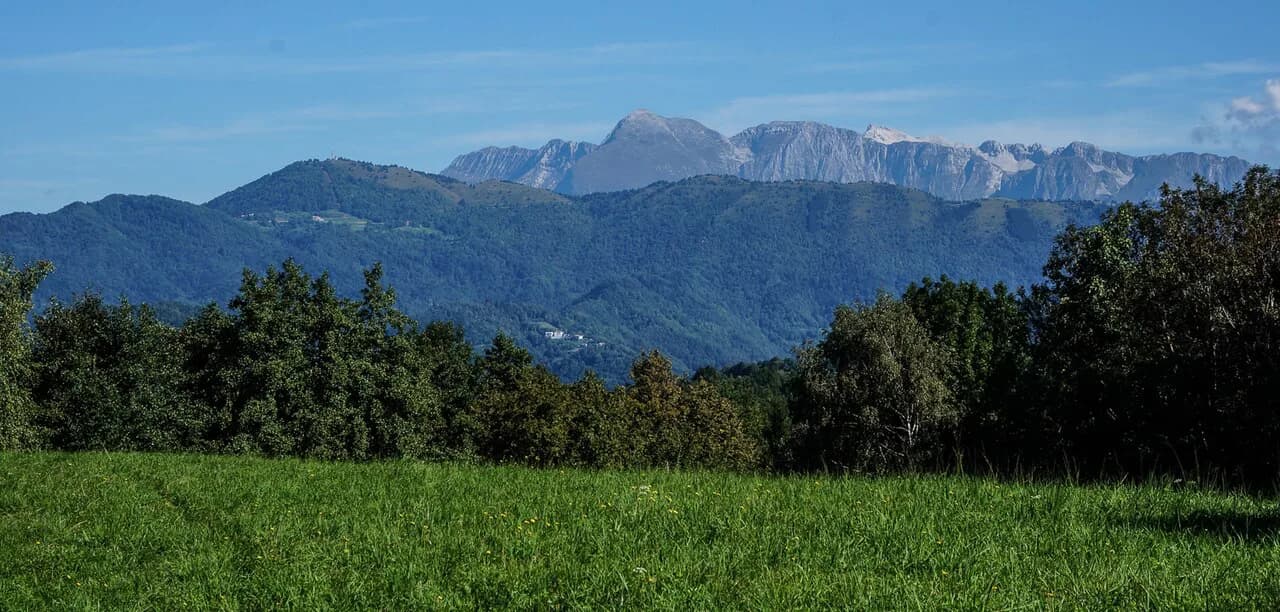 Hiking in the Julian Alps: Best Trails, Bases and Seasons