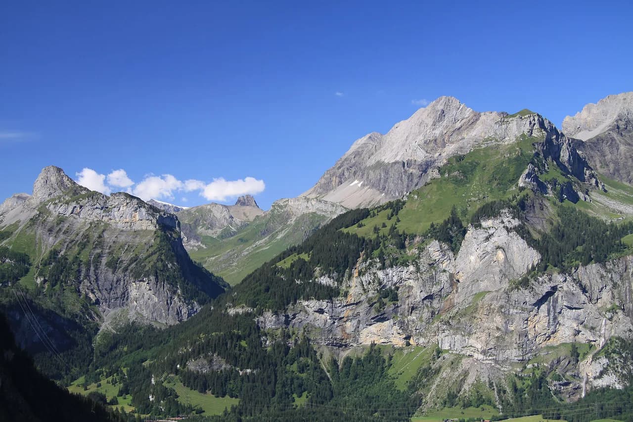 Hiking in Kandersteg, Switzerland: Lakes, Lifts & Hut Trails