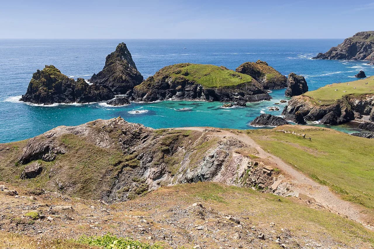 Kynance Cove Walk: Lizard Point Circular Route Guide