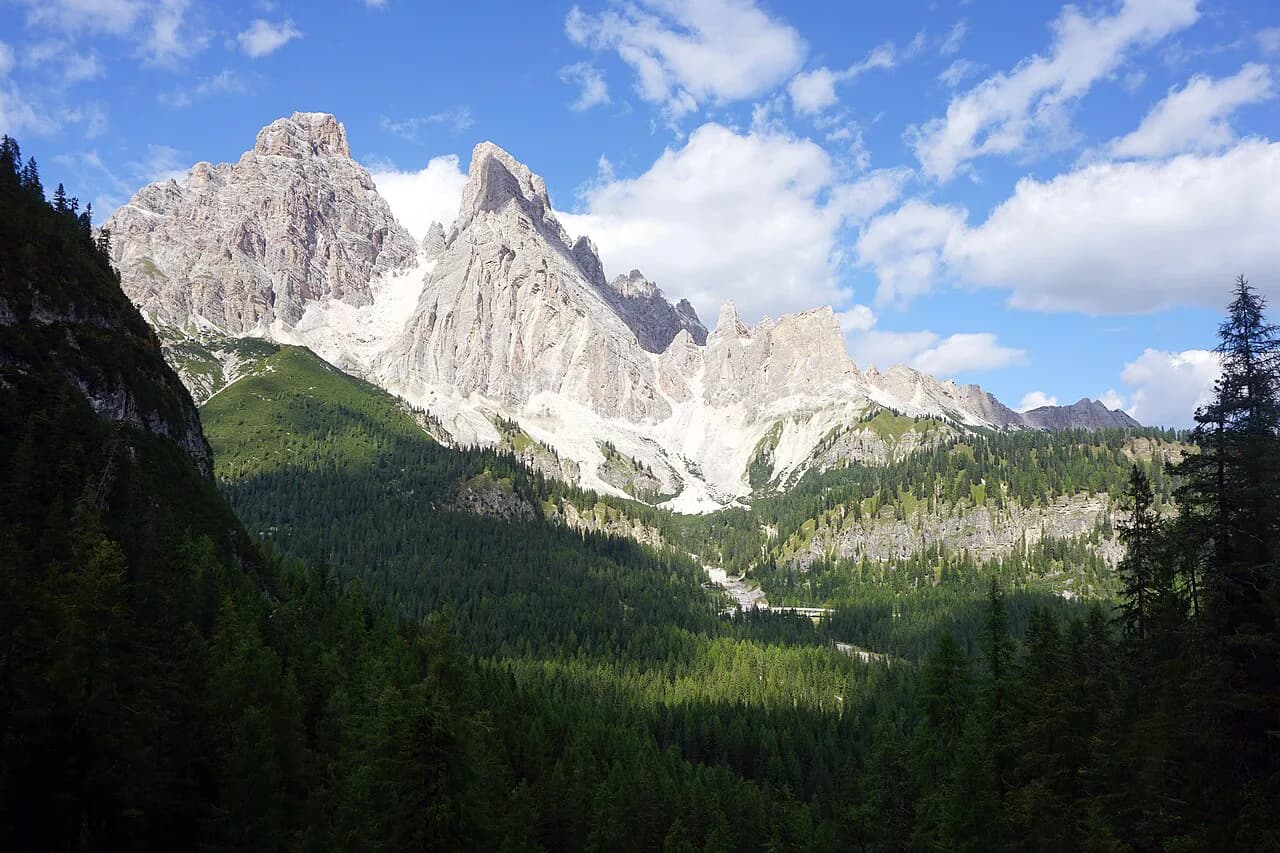 Lago di Sorapis Hike from Passo Tre Croci: Trail Guide