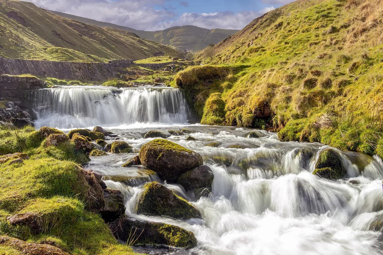 Llyn y Fan Fach Walk: Trailhead, Route and Distance Guide