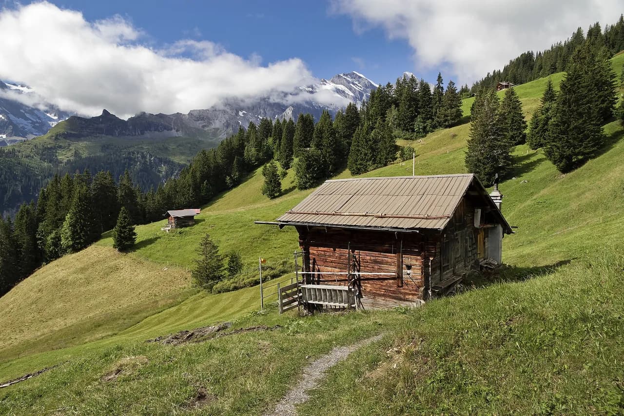 Mürren Hikes: Best Trails, Distances and Lift Access