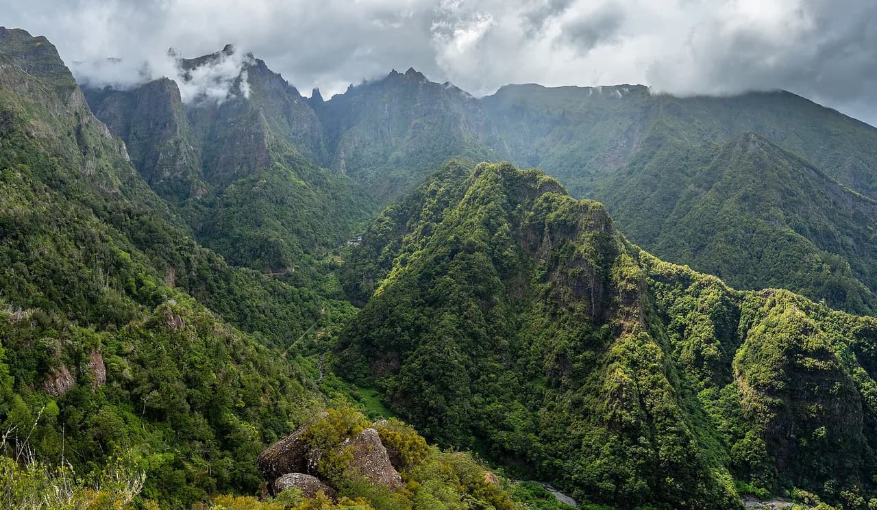 PR9 Madeira: Levada do Caldeirão Verde Hike Guide