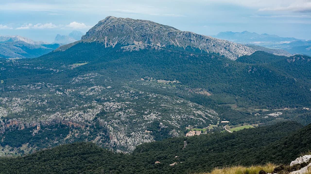 Puig de Massanella Hike: Mallorca Peak Route Guide