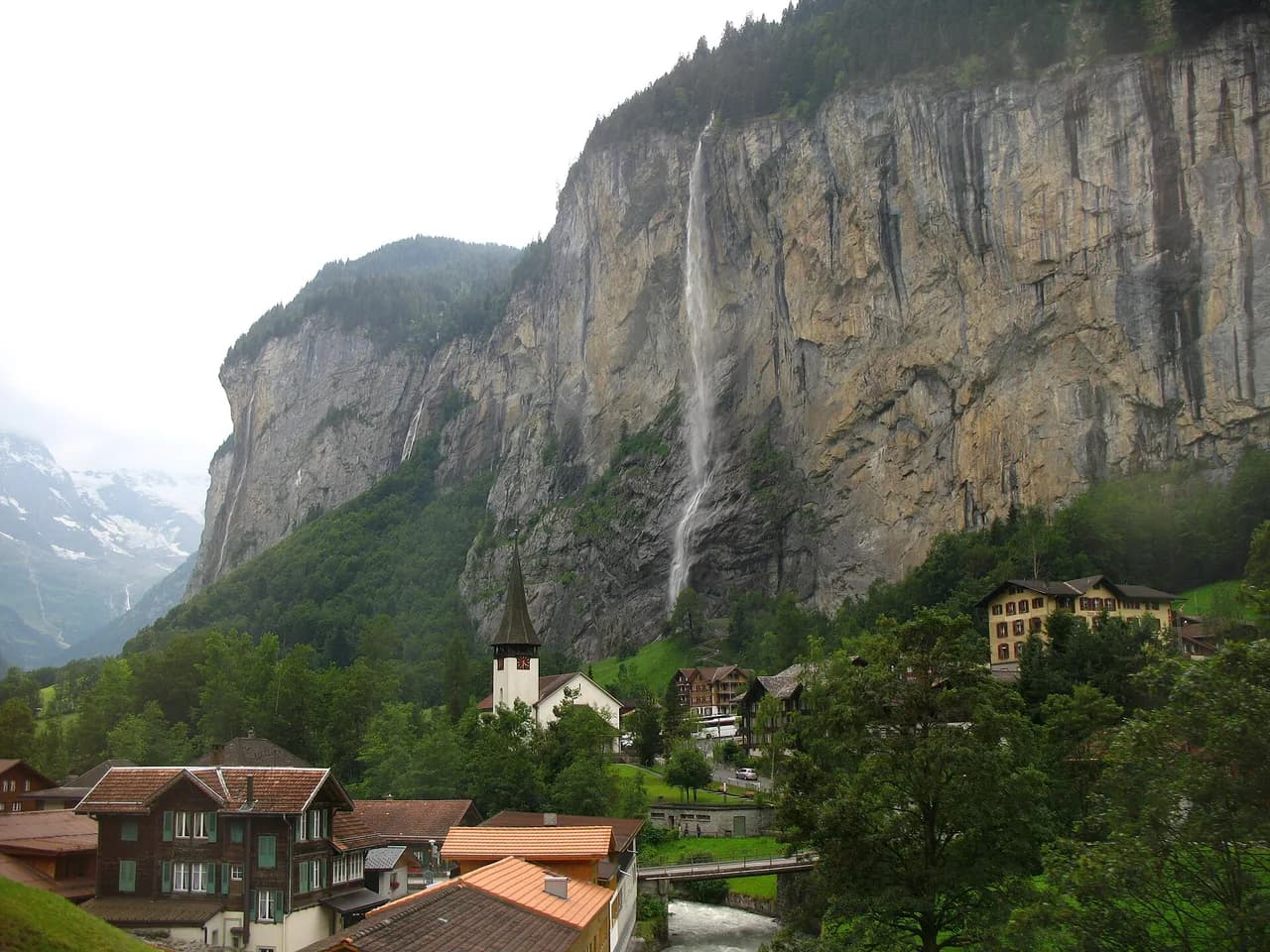 Staubbach Falls Hike: Lauterbrunnen Valley Route Guide