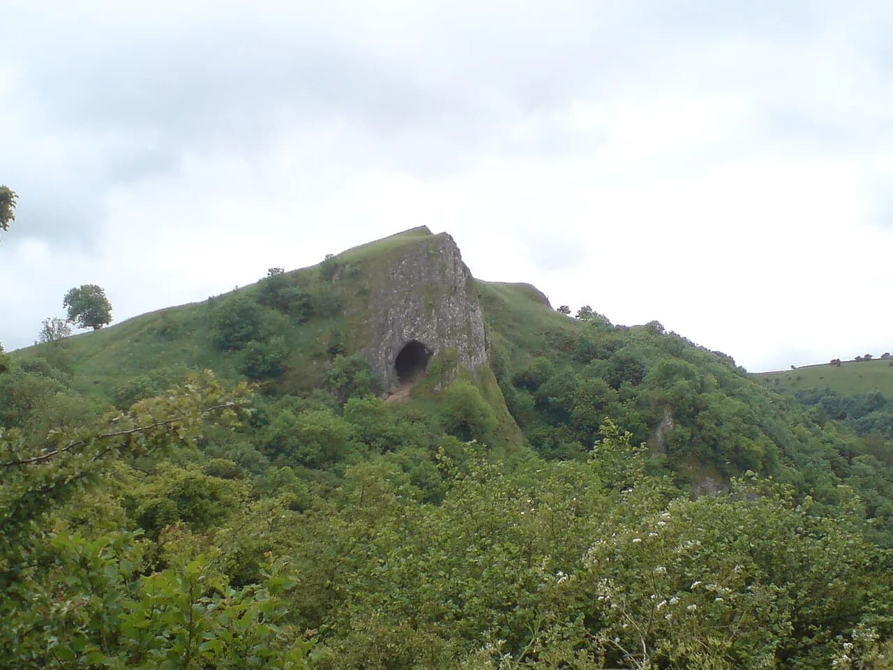 Thor's Cave Walk: Peak District Route, Distance & Trailhead