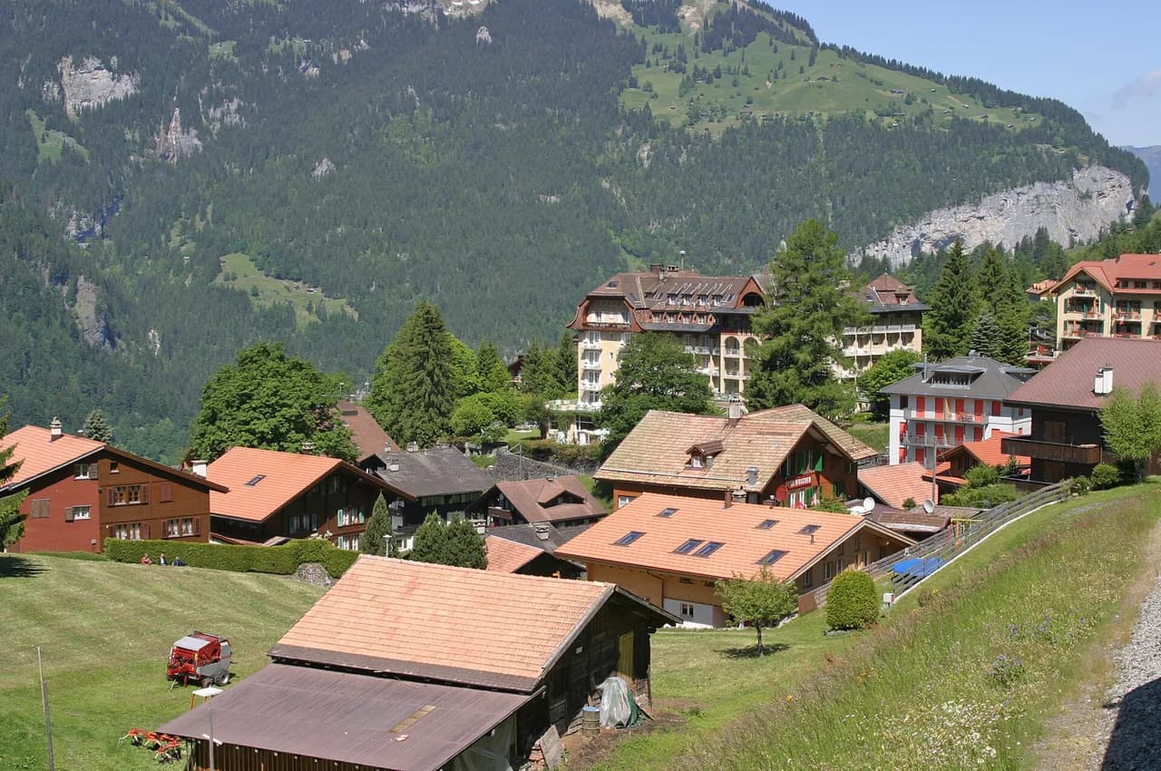 Wengen Hikes: Trails, Lift Access and Route Choices