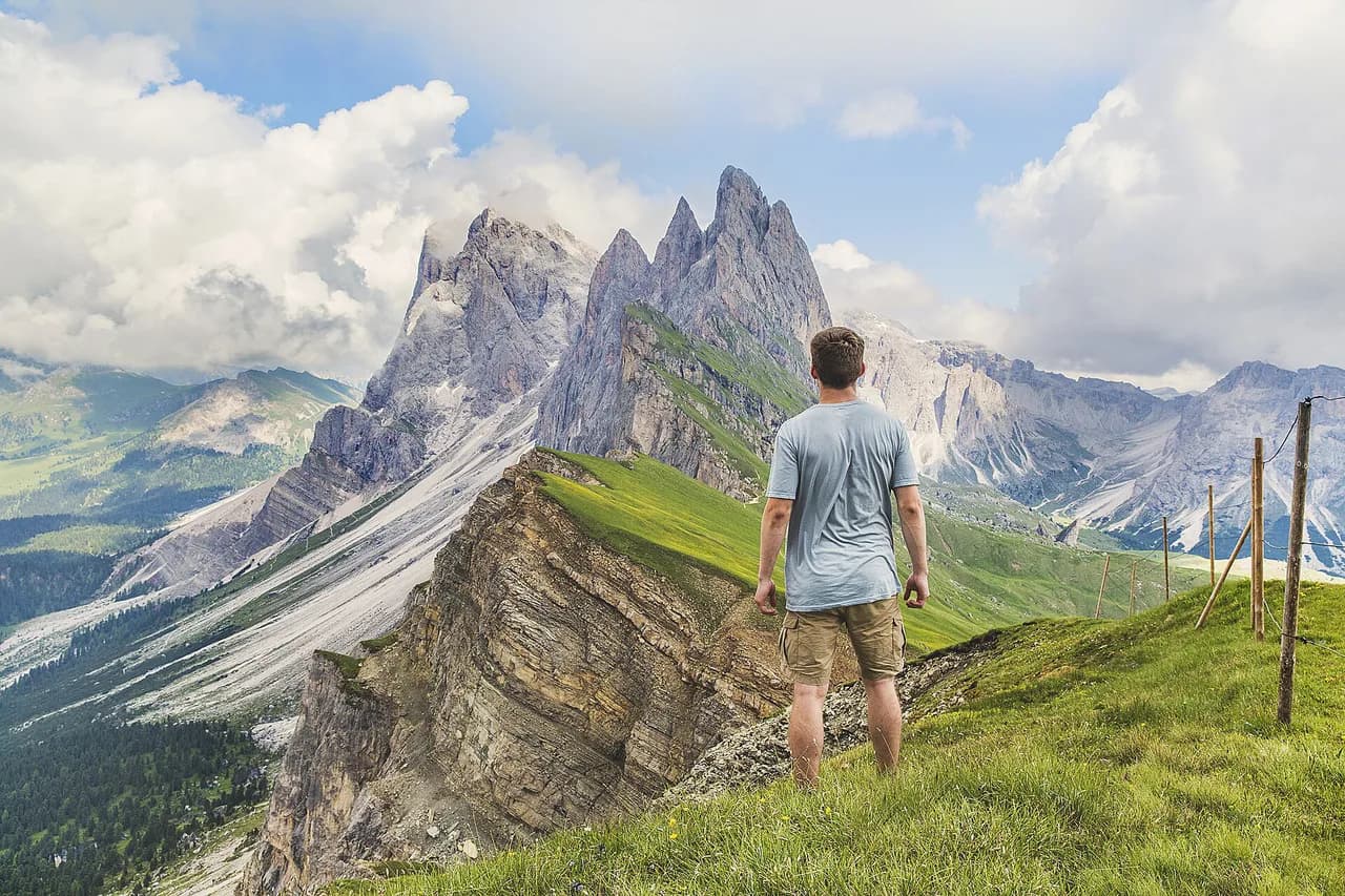 Adolf Munkel Trail: Dolomites Loop Guide from Zannes