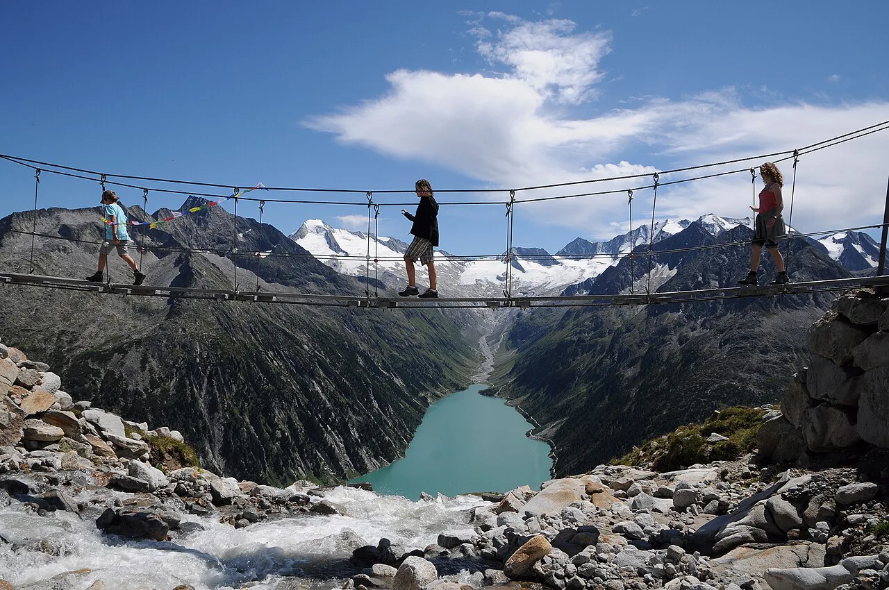 Hängebrücke am Berliner Höhenweg Nr , Zillertaler Alpen, Austria