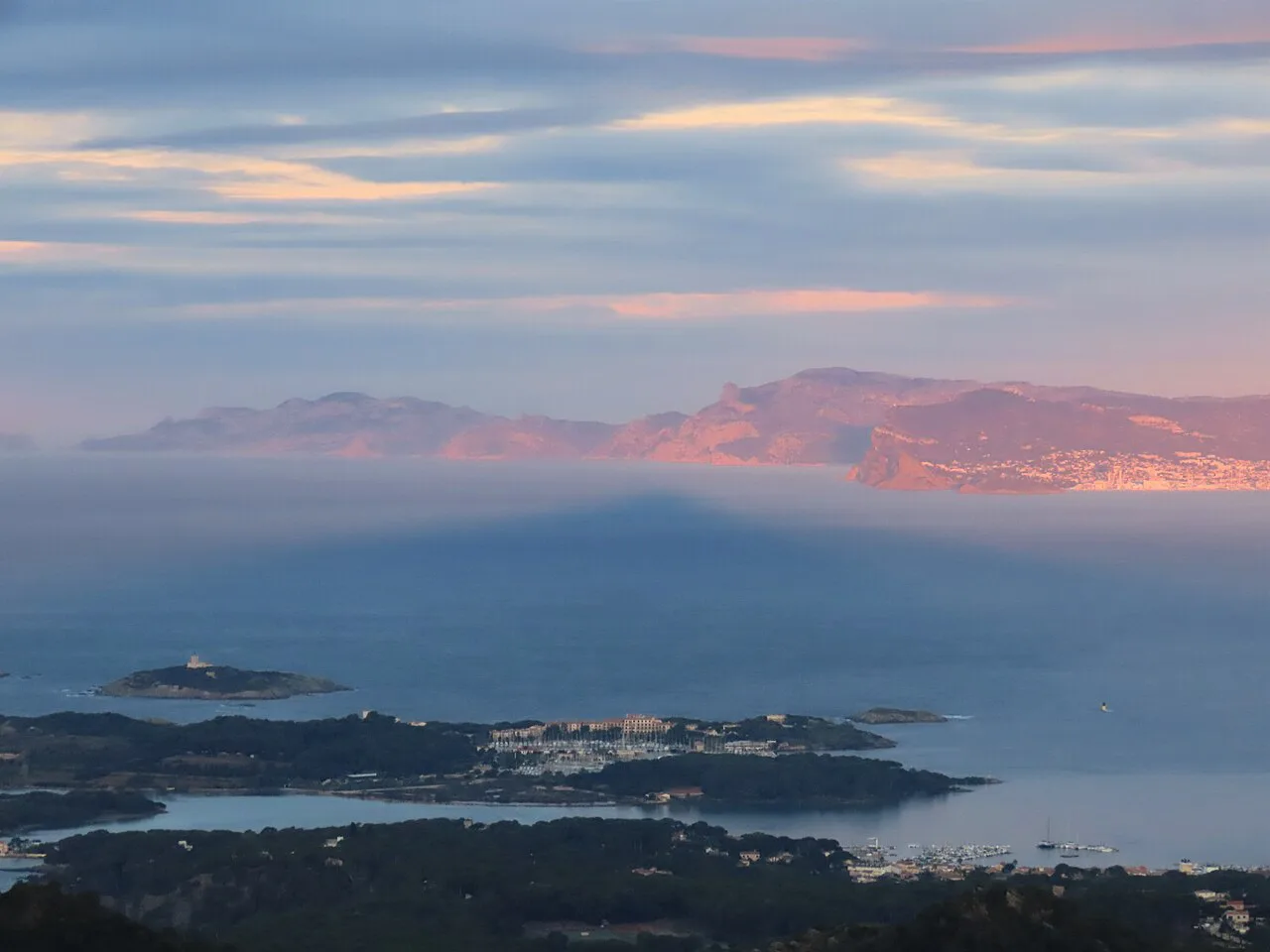 Massif des Calanques sunrise @ Chapelle Notre-Dame-du-Mai