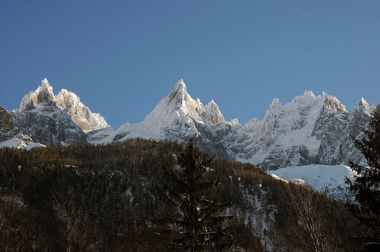 Panorama of Aiguilles du Chamonix, east of the Aiguille du Midi - panoramio