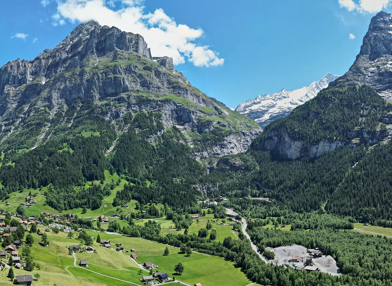 Hohturnen, Gletscherschlucht Grindelwald Aerial Panorama (cropped)