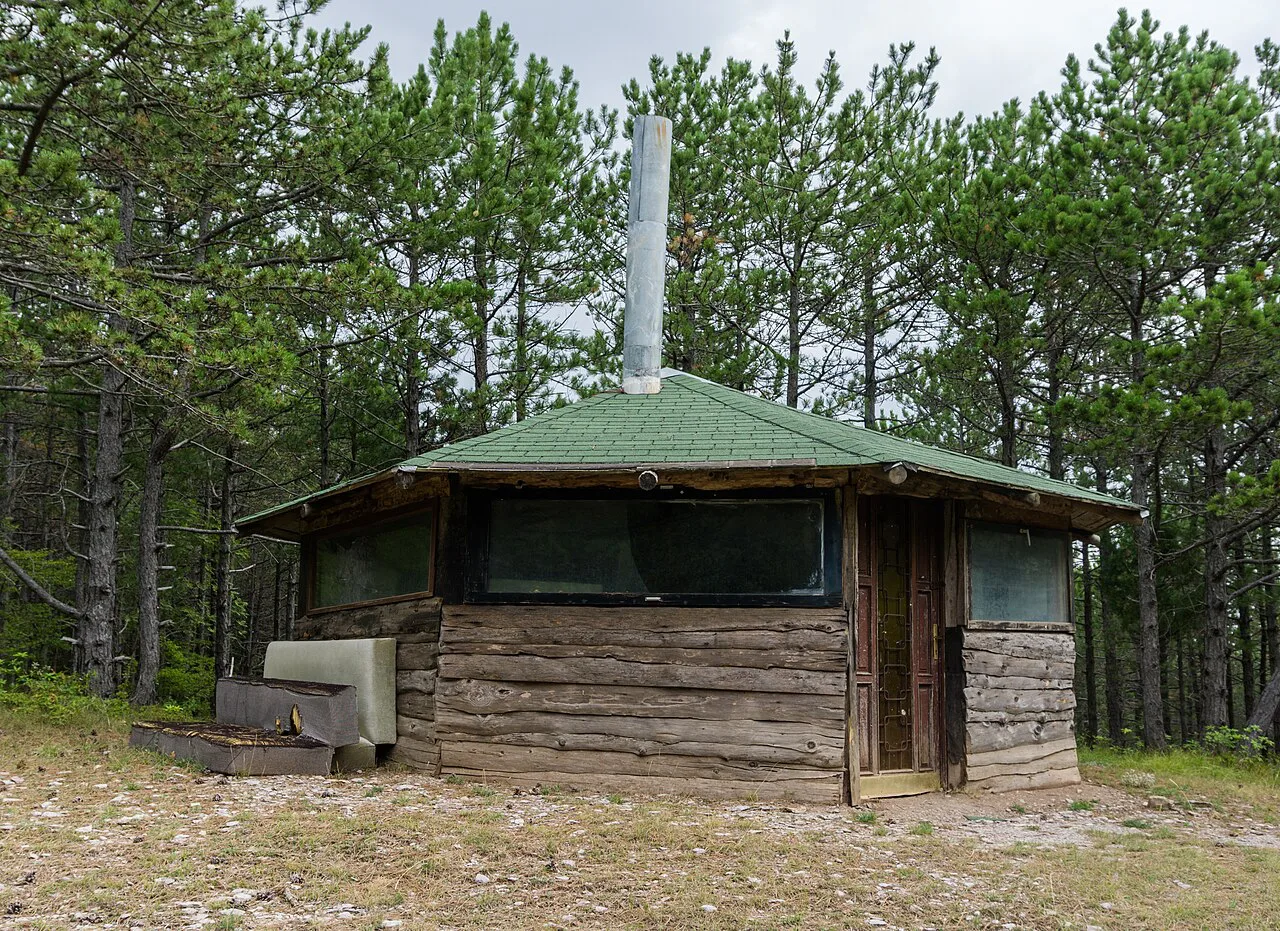 Hiking shelter, Primorska Planinarska Transverzala, Montenegro, Europe