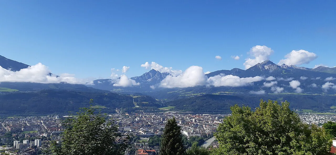 Blick auf Innsbruck und die Serles