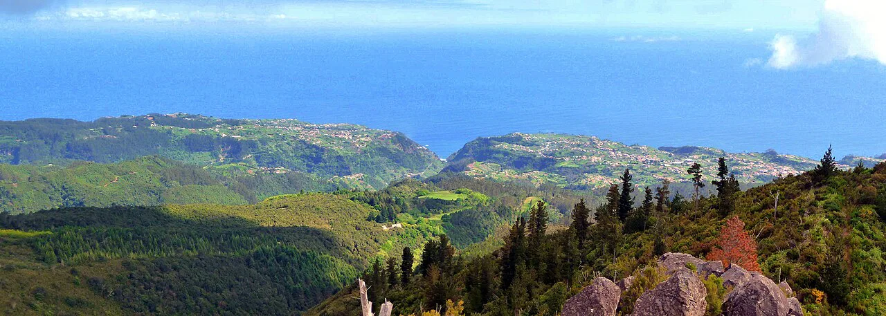 Panorama - Nordküste von Madeira - Sao Jorge – Ilha – Santana (von links) 5-09 - panoramio