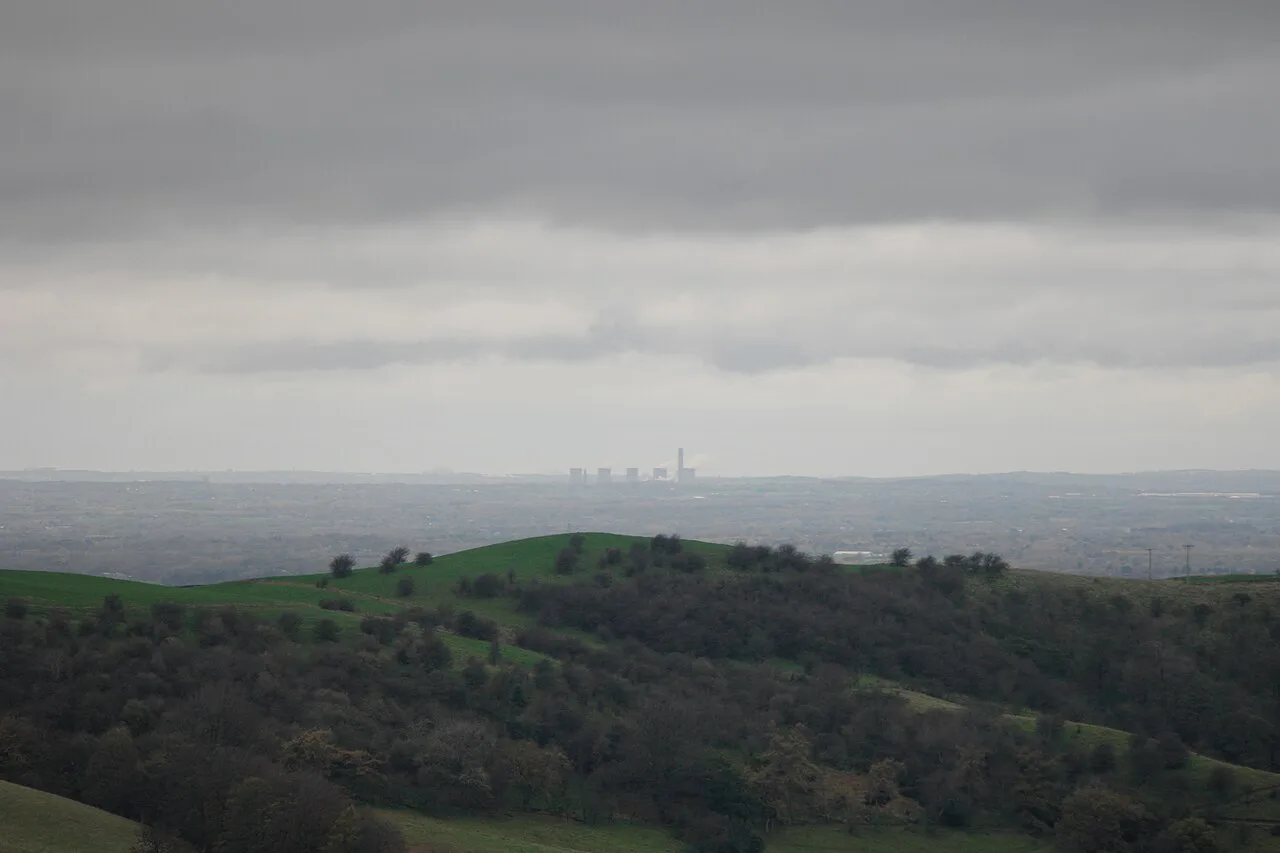 Fiddler's Ferry power station from the Peak District - geograph.org.uk