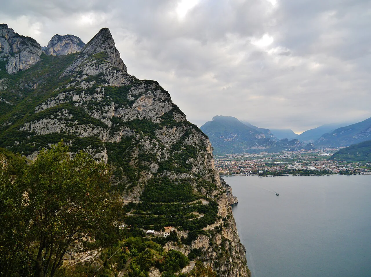 Riva del Garda Blick von Pregasina auf den Lago di Garda & Riva del Garda, Lake Garda