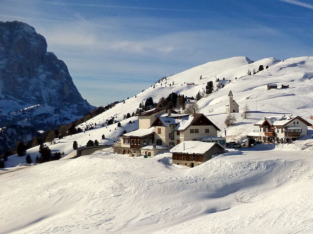 Passo Gardena, mountain Sassolungo 3181m - panoramio, Val Gardena