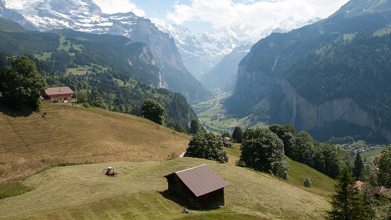 Lauterbrunnen valley from Wengen